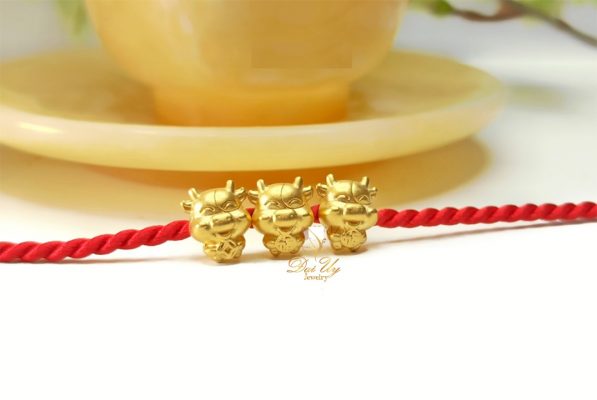 Charm trâu vàng vía thần tài